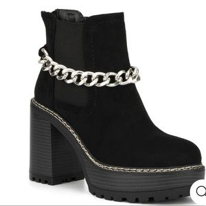 OLIVIA MILLER
Alyssa Chuncky Heel Boot black